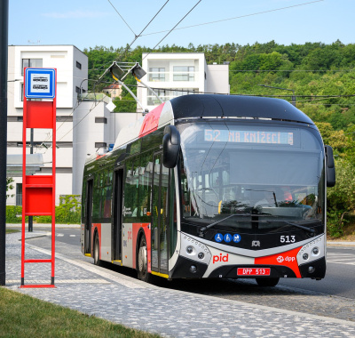 Autobusová linka 137 Na Knížecí – Waltrovka – Jinonice se od pondělí mění na plně trolejbusovou 52
